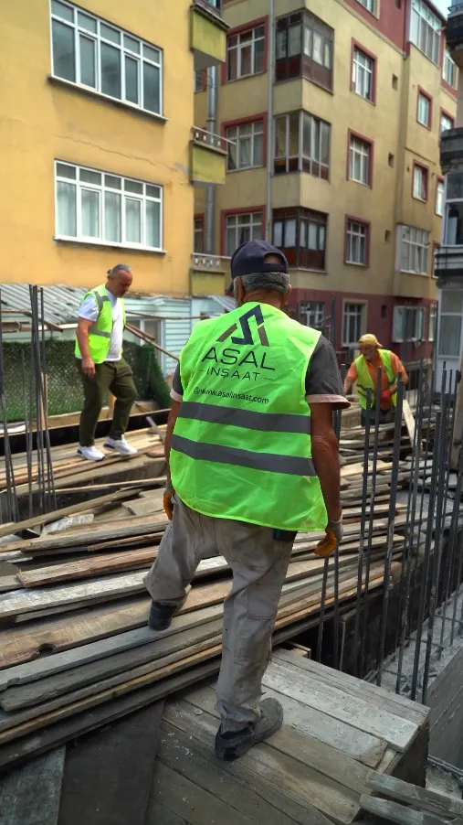 Asal İnşaat ekibi Bahçelievler şantiyesinde